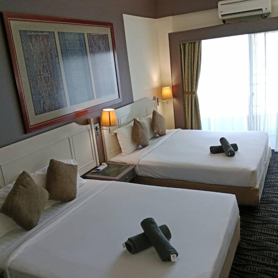Rainbow Paradise Beachfront Penang Tanjung Bungah  Exterior photo