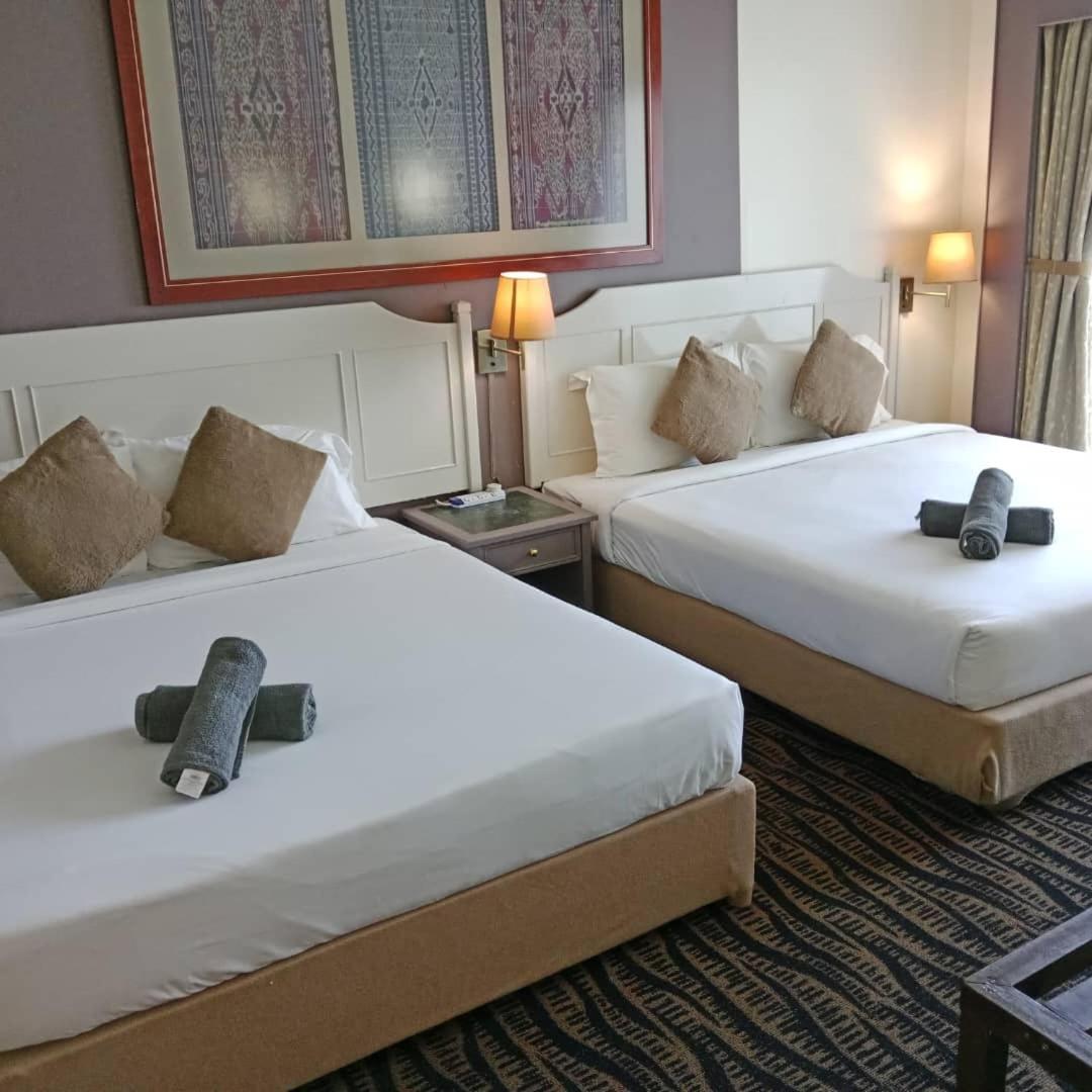 Rainbow Paradise Beachfront Penang Tanjung Bungah  Exterior photo